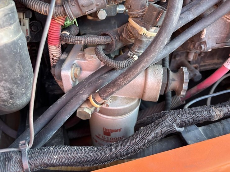 2013-jlg-8042-image-37