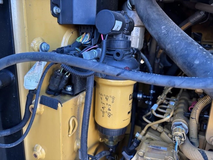 2021-caterpillar-249d3-image-34