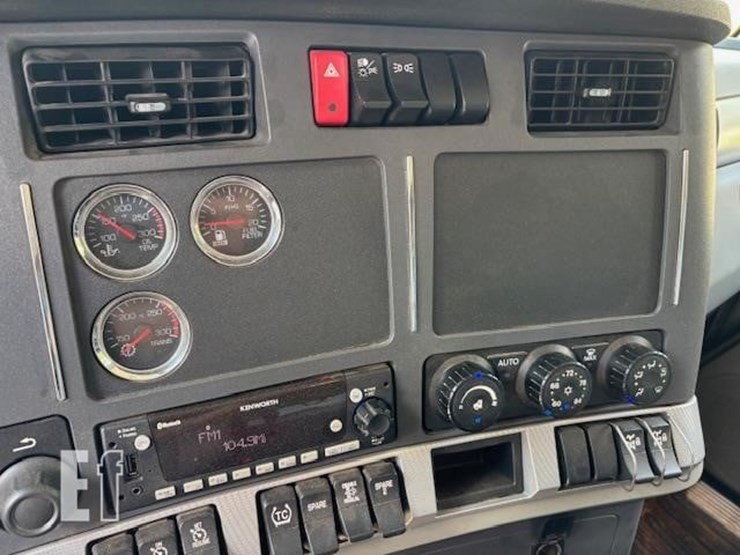 2022-kenworth-t880-image-10