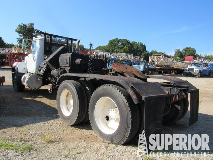 2001-mack-rd688st-image-4