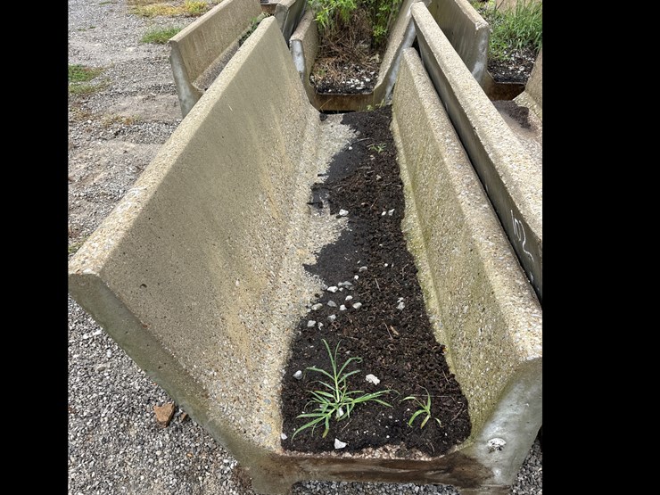 #100-•-8ft-concrete-j-feed-bunks-image-2