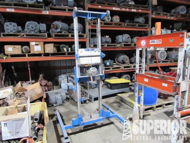 2010-genie-lift-gll-10-350#-cap-portable-pallet-li-image-1