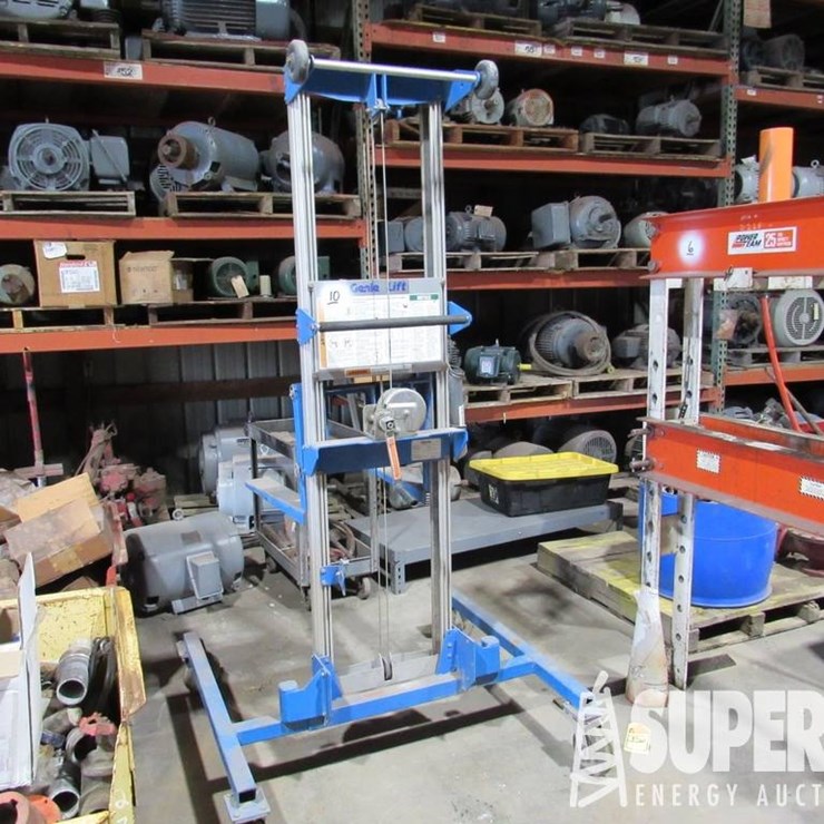 2010 GENIE Lift GLl-10 350# Cap Portable Pallet Li