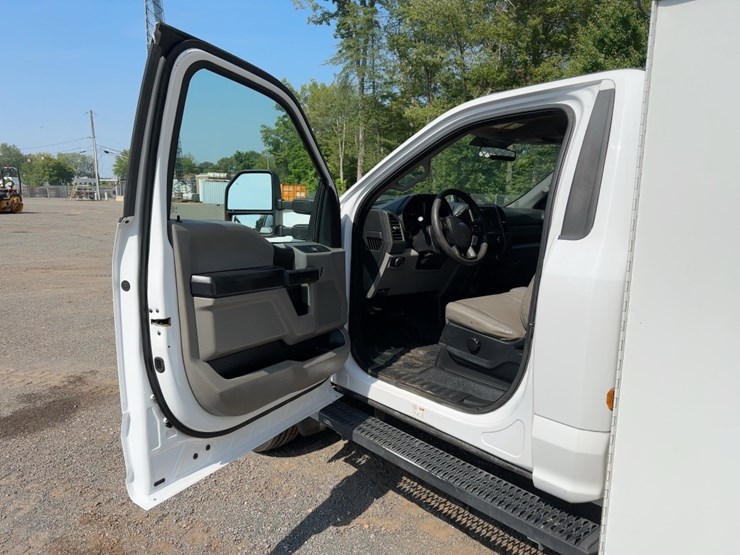 2017-ford-f550-xl-image-34