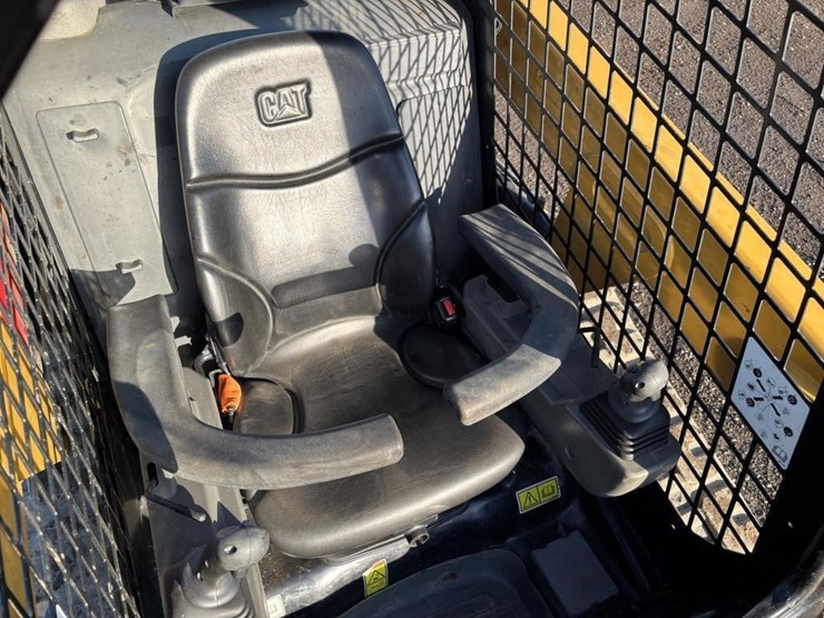 2021-caterpillar-249d3-image-19