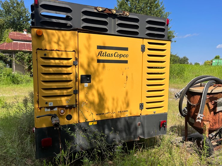 #104-•-atlas-copco-xahs-836-trailer-mounted-air-compressor-image-4