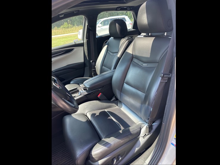 #1-•-2014-cadillac-xts-passenger-car-image-6