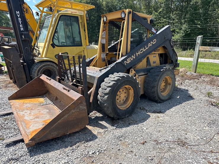 #125-•-new-holland-l785-skid-steer-image-1