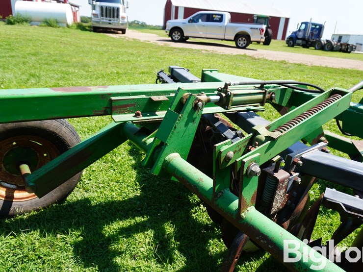 john-deere-630-image-11