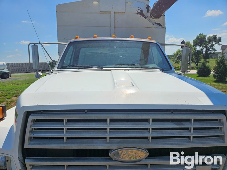 1990-ford-f800-image-10