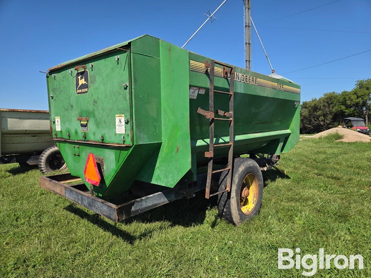 john-deere-135-image-5