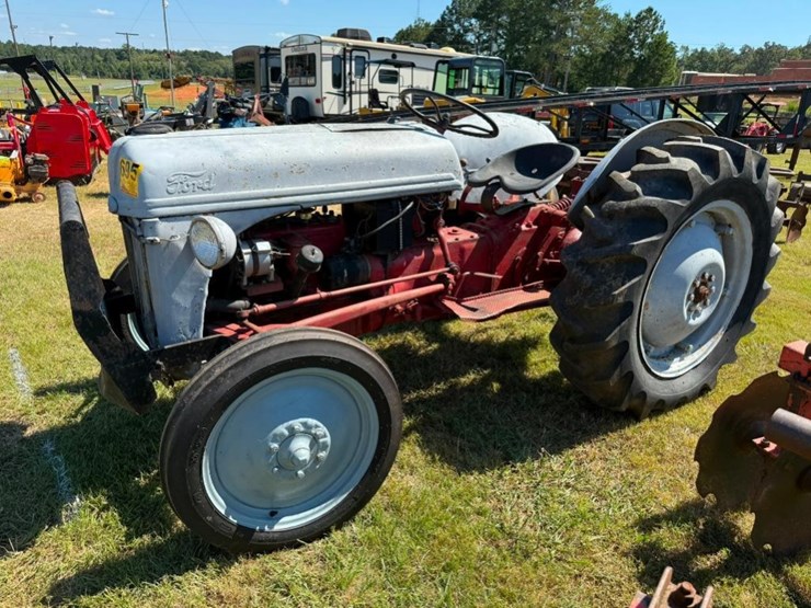 ford-tractor-image-1