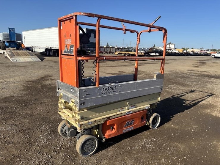 2014-jlg-1930es-image-1