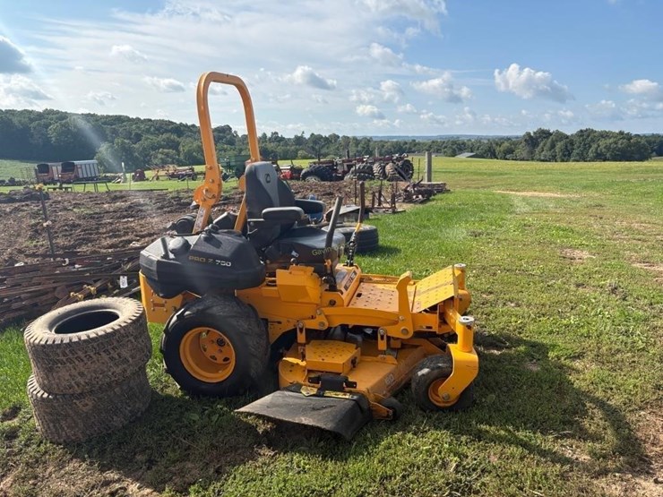 cub-cadet-pro-z-700-zero-turn-mower-image-5