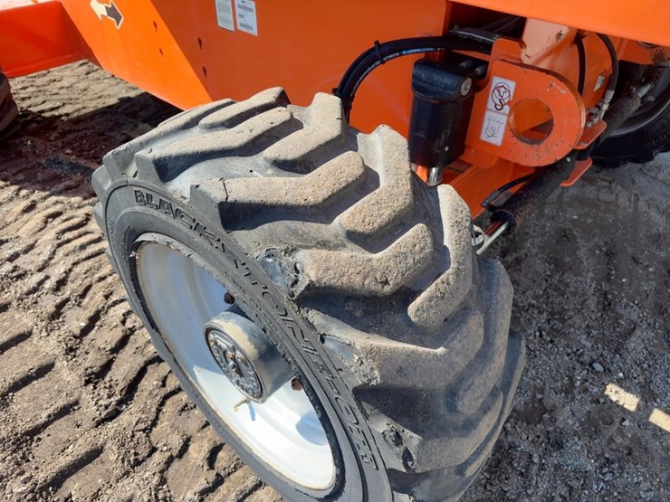 2015-jlg-600s-image-12