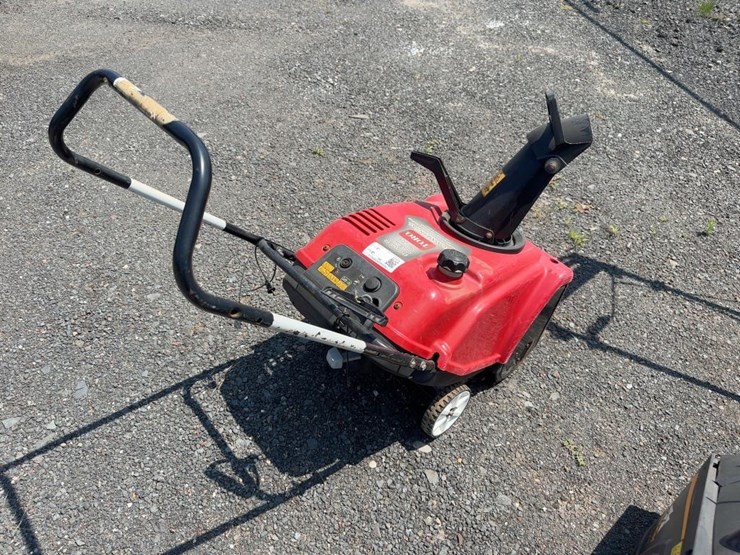 toro-721rc-snow-thrower-image-3