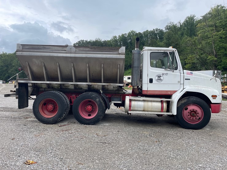1996-freightliner-fl112-image-3