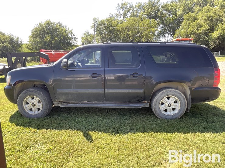 2007-chevrolet-suburban-1500-image-8