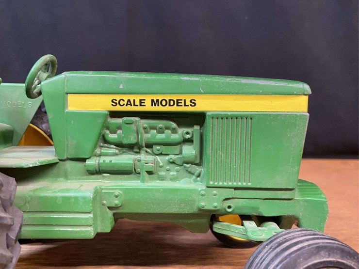 john-deere-16-image-13