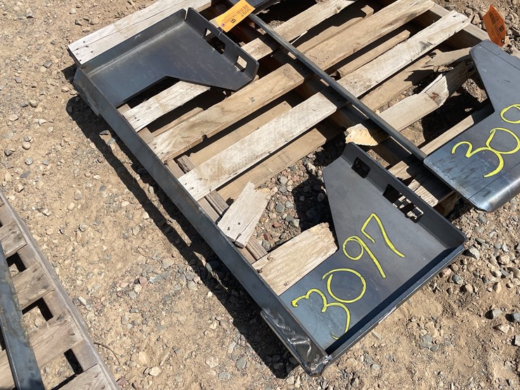 #3097-•-unused-2025-wolverine-quick-tach-cut-out-mount-plate-image-1