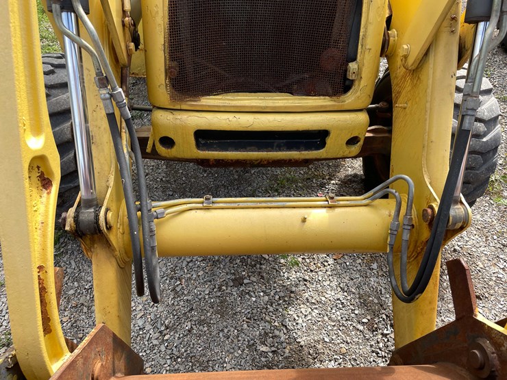 new-holland-u80-image-24