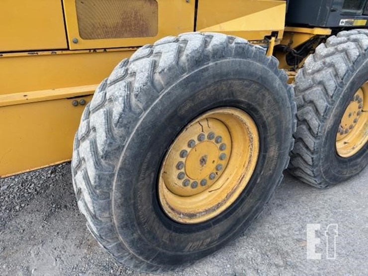 2009-deere-670g-image-29