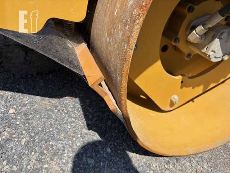 2019-caterpillar-cc24b-image-11
