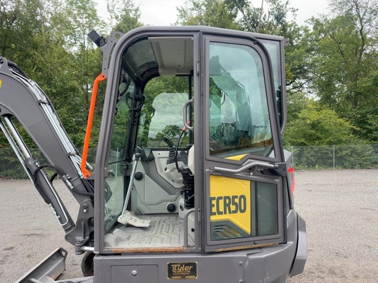 2021-volvo-ecr50f-mini-excavator-image-29