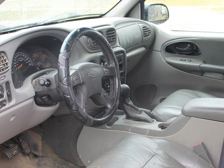2002-chevrolet-trailblazer-image-1