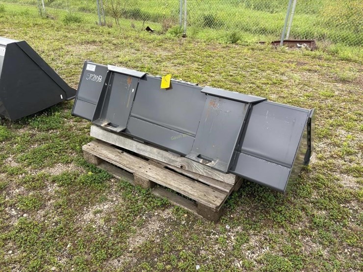 new-72"-new-holland-skidsteer-bucket-image-3