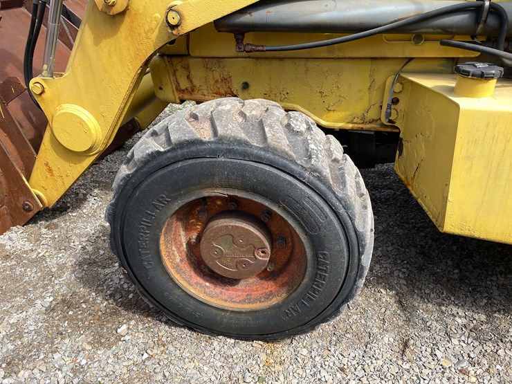 new-holland-u80-image-19