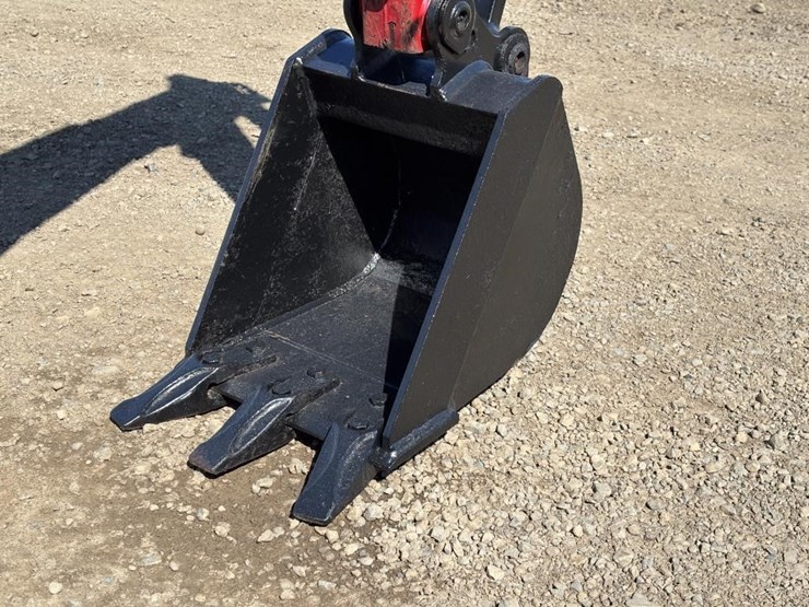 2017-massey-ferguson-gc1710-image-12