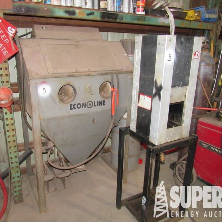 ECONOLINE Sandblasting Cabinet w/ Filtration Syste