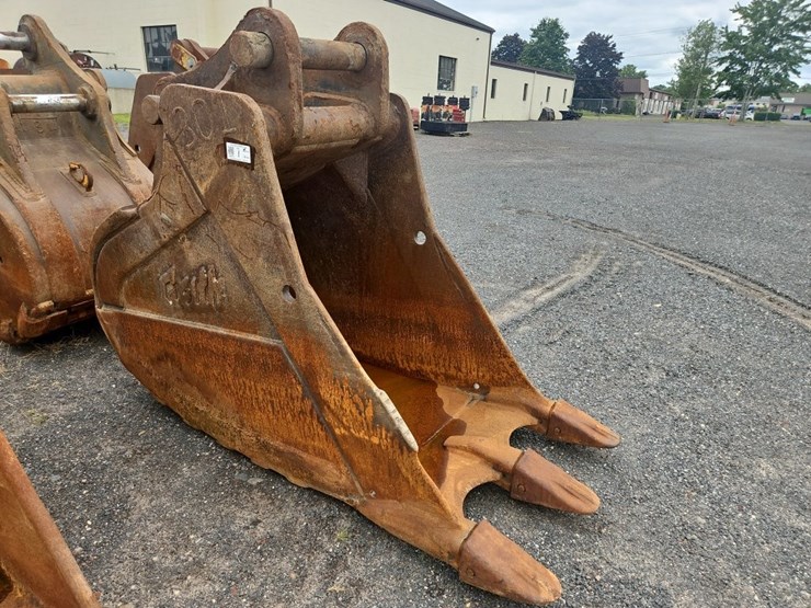 geith-36"-bucket-with-teeth-image-2