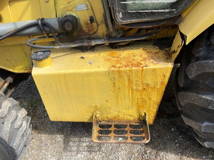 new-holland-u80-image-37