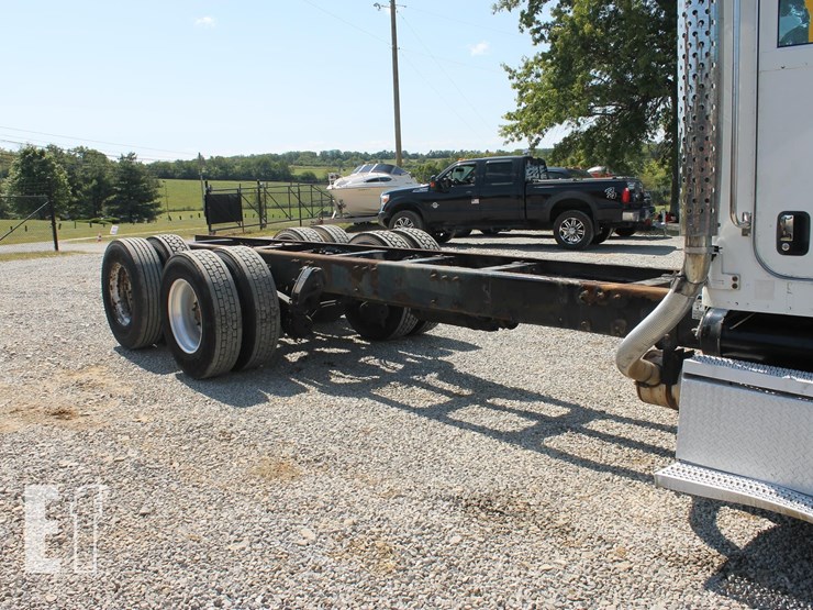 2005-peterbilt-335-image-4