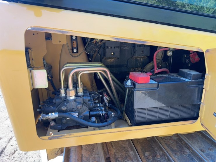 2011-caterpillar-d4k-xl-image-30