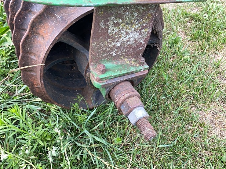 john-deere-12-image-13
