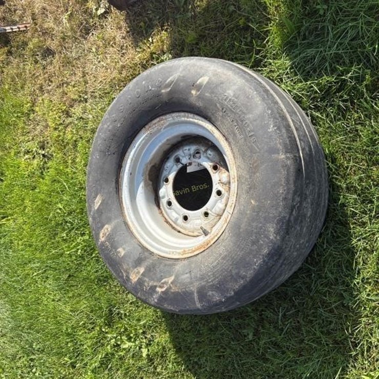(1) 31 x 13.5 - 15 Implement Tire