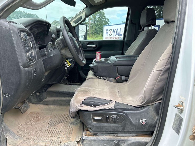 2020-chevrolet-silverado-3500-image-11