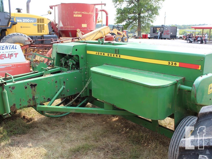 john-deere-336-image-2