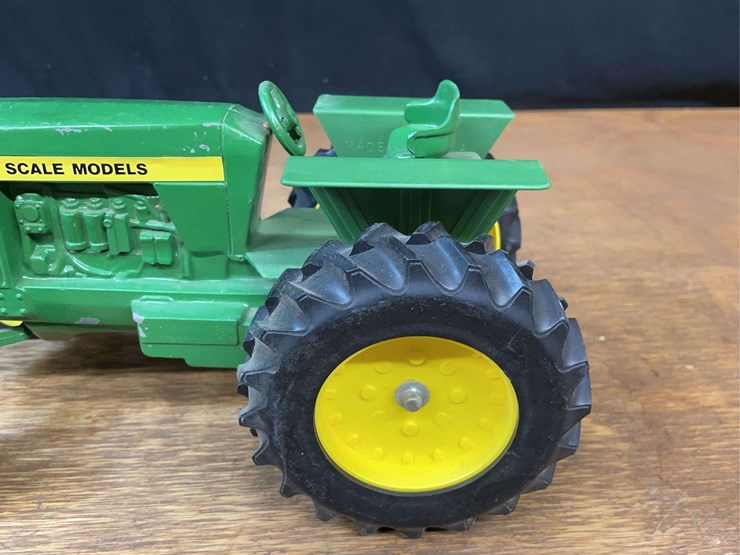 john-deere-16-image-10