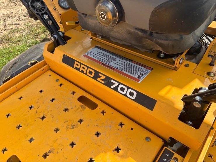 cub-cadet-pro-z-700-zero-turn-mower-image-15