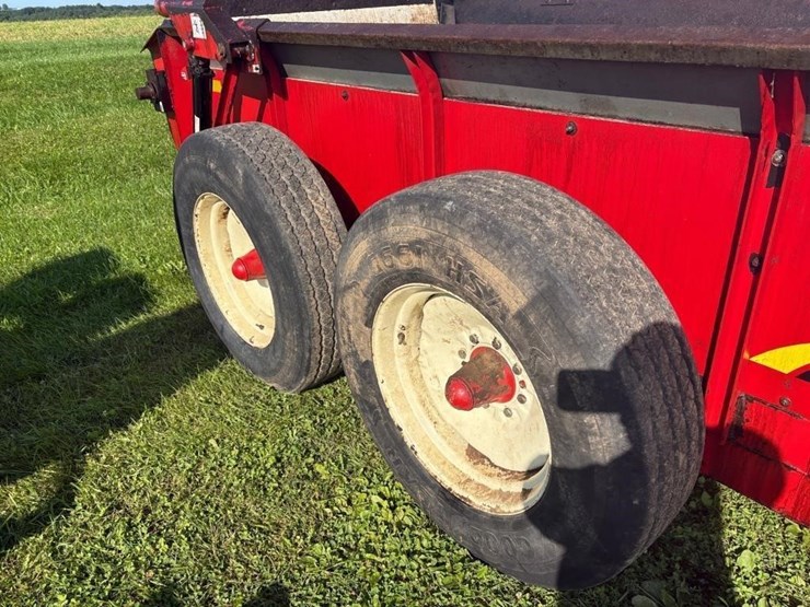 h&s-3131-heavy-duty-manure-spreader-image-5