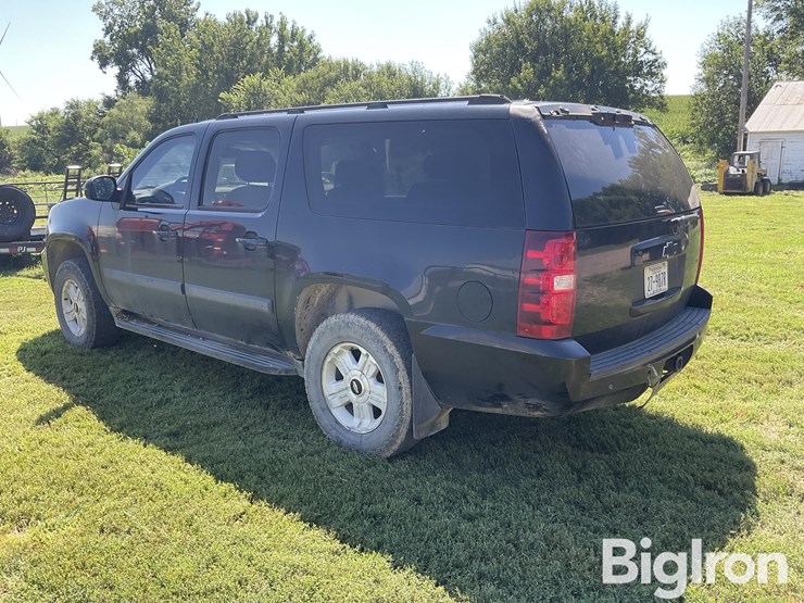2007-chevrolet-suburban-1500-image-7
