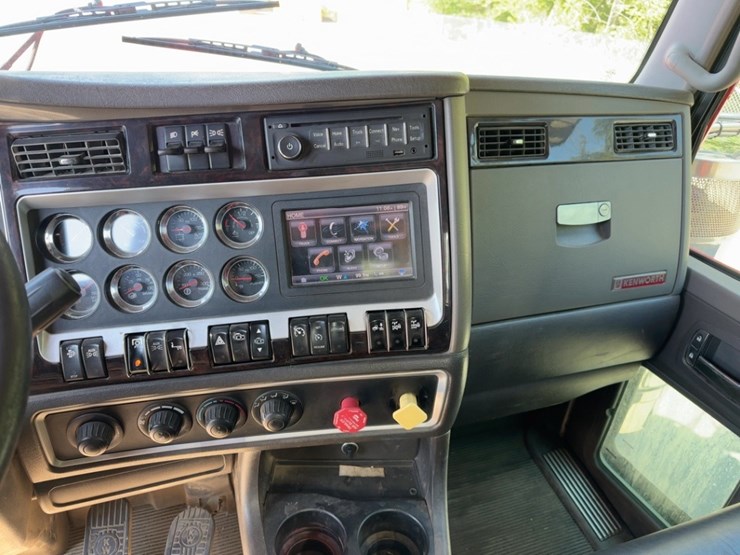 2012-kenworth-w900-image-33
