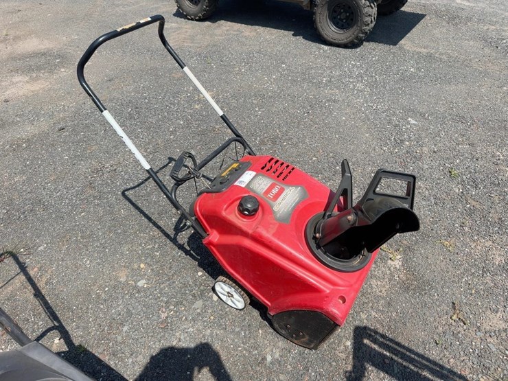 toro-721rc-snow-thrower-image-4