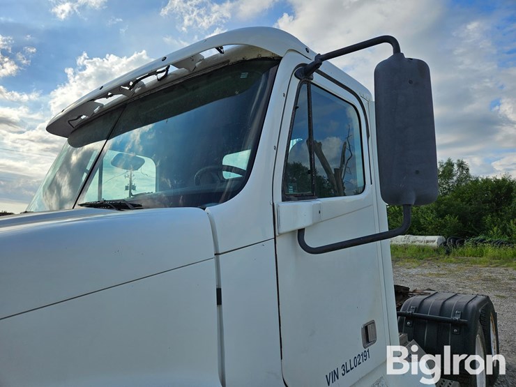 2003-freightliner-columbia-120-image-13