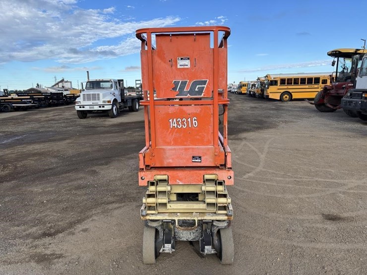 2015-jlg-1930es-image-5
