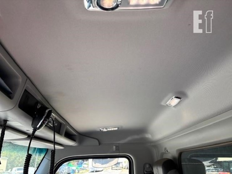2022-kenworth-t880-image-15